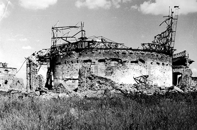 Das von deutschen Truppen zerstörte Pulkovo Observatorium