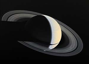 Saturn fotografiert von Voyager