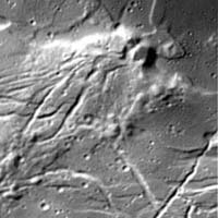 Risse und Spalten auf dem Mond